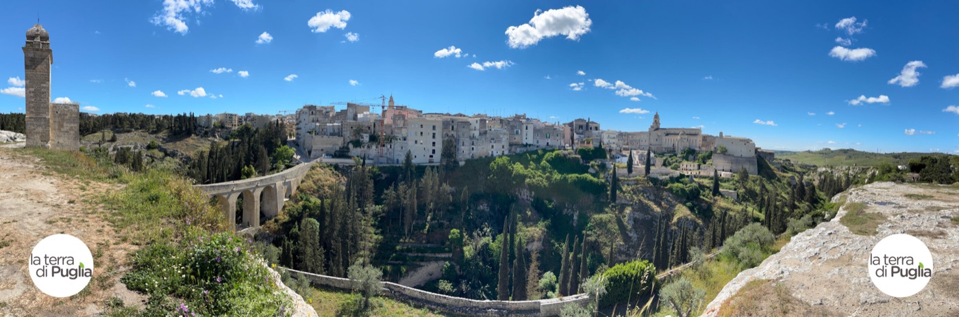Gravina in Puglia am Rand seiner Schlucht