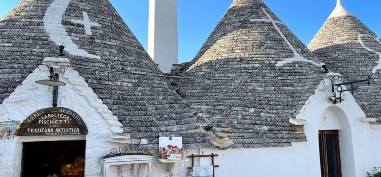 Trulli in Alberobello im Sommer
