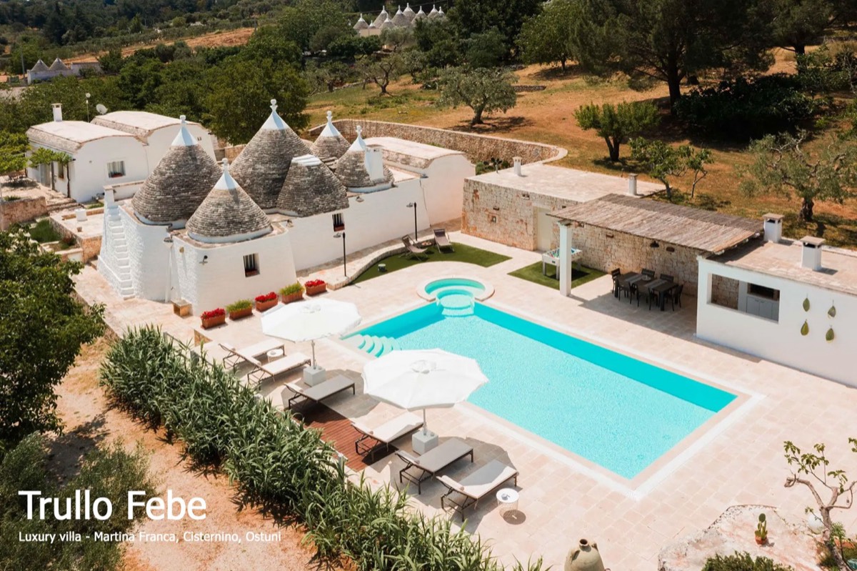 Ein Trullo in der Landschaft bei Martina Franca