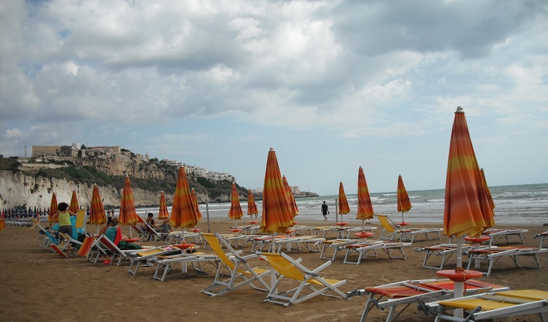 Der Strand Scialara in Vieste, unterhalb der Altstadt