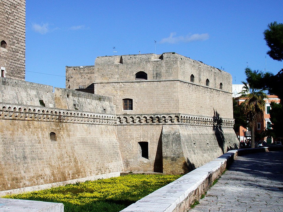 Die normannisch-staufische Burg von Bari, von Friedrich II. auf normannischen Fundamenten neu errichtet