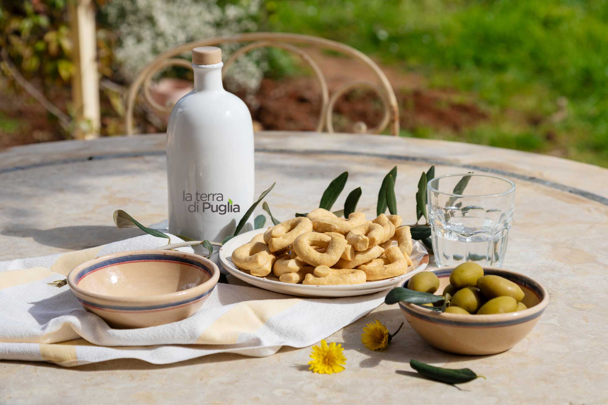 Apulische Taralli, die traditionellen herzhaften Ringe aus Apulien