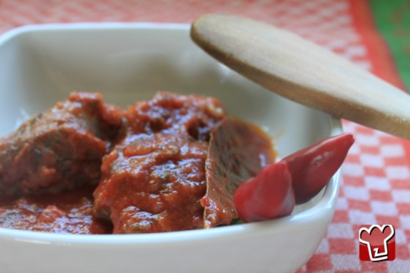Pferdefleisch in Tomatensauce